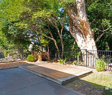 3 Bedroom Home in coveted Little Beach Location. - Photo 4