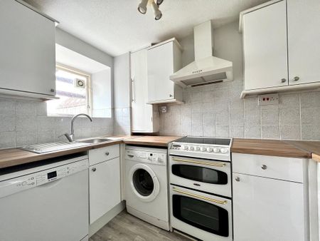 2 bedroom maisonette to rent - Photo 4