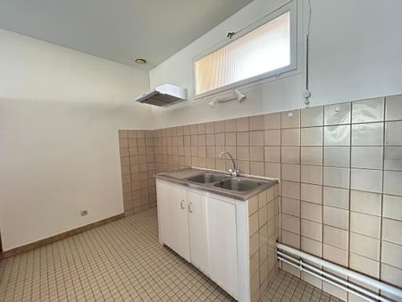 Location Appartement 2 pièces 49m² AIRE SUR L ADOUR 40800 - Photo 2