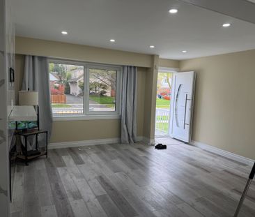 For Lease - 117 Main Redwater Drive, Toronto, Ontario - Photo 3