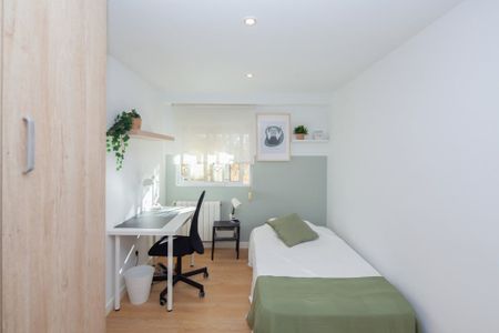 Carrer de Dalt de la Mar, Valencia, Valencian Community 46024 - Photo 4