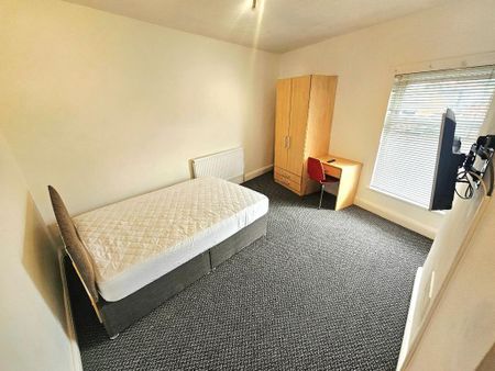 4 bedroom flat to rent - Photo 5