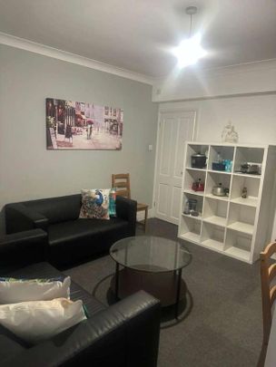 : Rupert Road, Guildford, GU2 - Photo 1