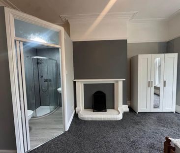 Harehills Avenue (Room 1), Chapeltown, Leeds - Photo 4