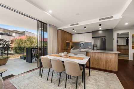 Sensational Partly Furnished Apartment with 2 cars! - Photo 5