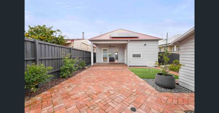 Delightful Family Home - Photo 2