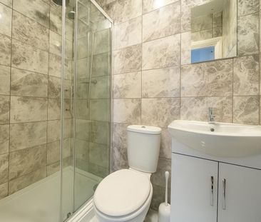 4 bedroom House To Let - Photo 5