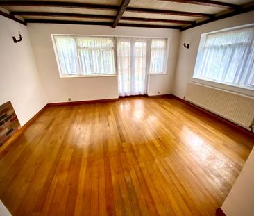 Sandringham Drive, Ashford, TW15 3JQ - Photo 2