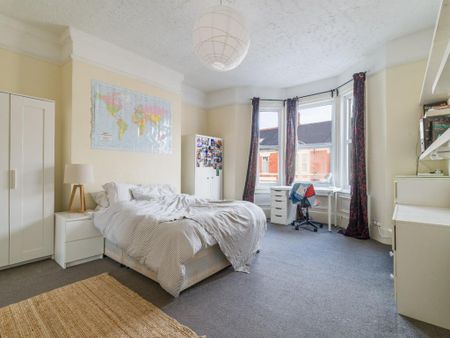 3 bedroom apartment to rent - Photo 3