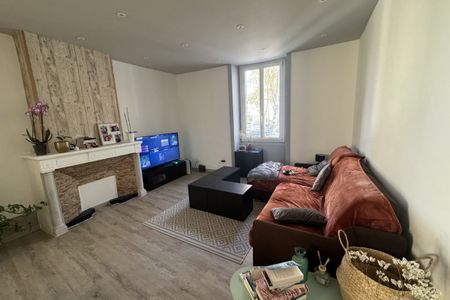 Appartement T2 meublé à louer à TOURNON - Photo 2