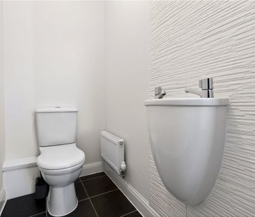 A detached 3 bedroom house with garage and gardens situated in Meas... - Photo 6