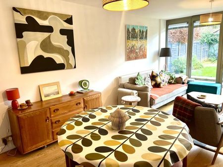 Large sunny double room overlooking the garden in Teddington. - Photo 4