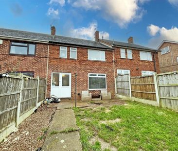 3 bedroom Terraced House to rent - Photo 2