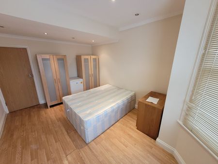 Room in a Shared Flat, Larch Road, NW2 - Photo 2