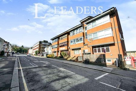 Bedroom - Central Luton - Unfurnished, LU1 - Photo 3