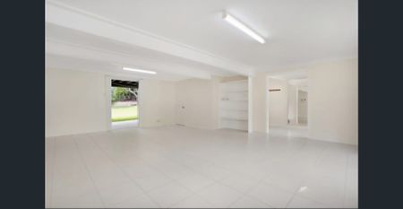 Sprawling 2 level family home! - Photo 5