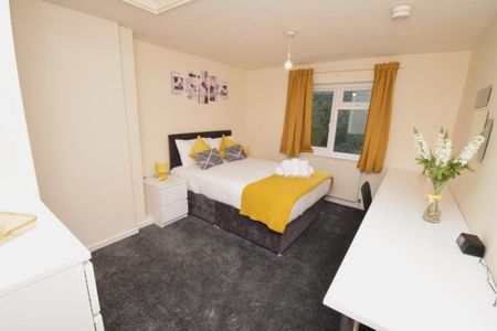 4 bedroom apartment to rent - Photo 5