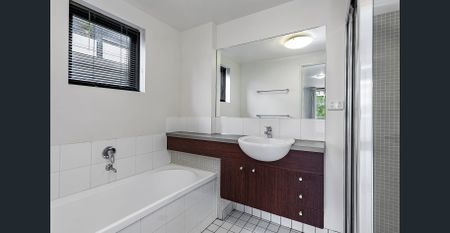 Spacious two bed walking distance from Green Square station - Photo 3