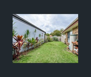 Spacious family home with swimming pool - Photo 6