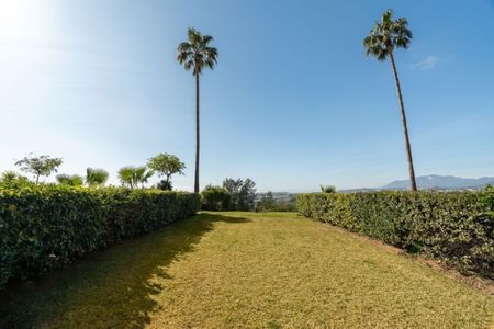 2 Bedroom Apartment For Rent in Puerto Banús, Málaga - Photo 5