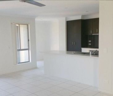 Don’t Let This one Get Away! Modern Town House In A Prime Location!! - Photo 3