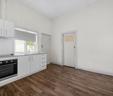 Low-maintenance living with space - Photo 1