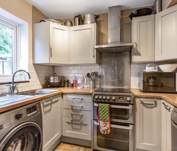 4 bedroom semi-detached house to rent - Photo 6