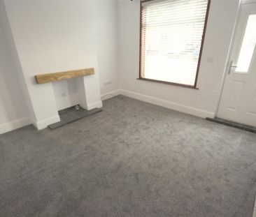 3 Bedroom House - Mid Terrace To Let - Photo 2