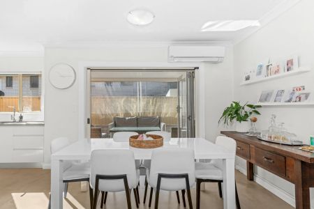 Designer style and boutique tri level townhouse - Photo 5