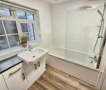 3 bedroom detached bungalow to rent - Photo 3