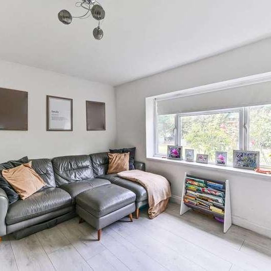 Courtney Crescent, Carshalton Beeches, SM5 - Photo 1