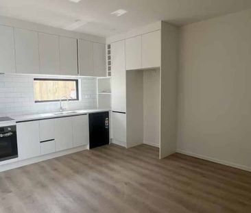 Brand New Homes for Rent – 5 Calthrop Close, Māngere - Photo 1