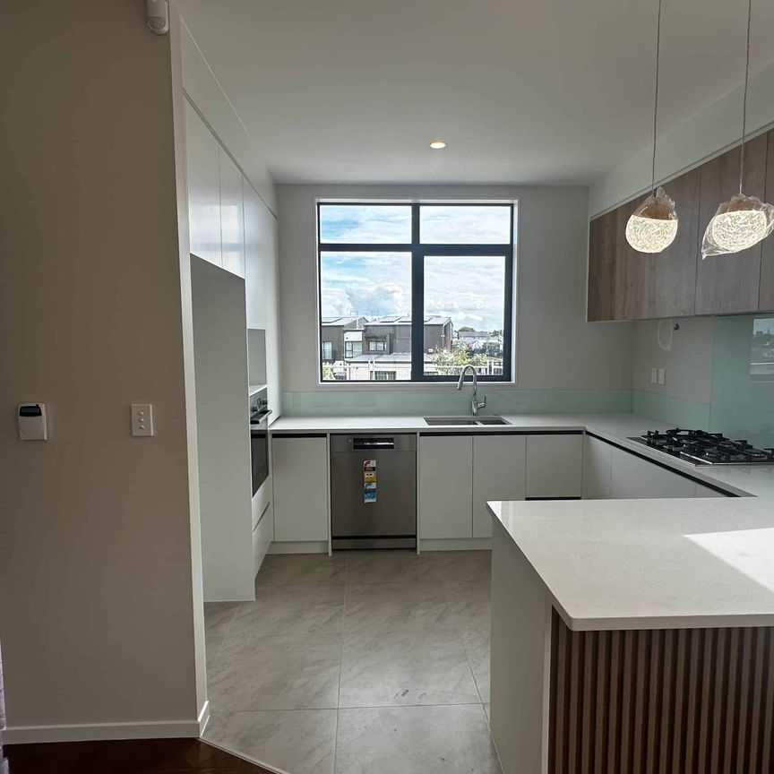 Brand new with room for the kids to play! - Photo 1