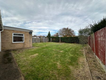 3 bedroom detached bungalow to rent - Photo 2
