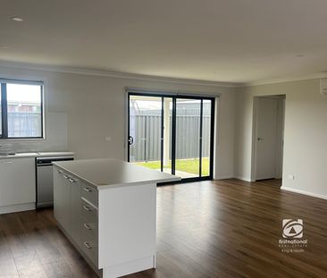 STUNNING NEW CONSTRUCTION IN PRIME SPOT - Photo 3