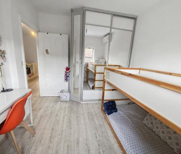 4 bedroom detached house to rent - Photo 3