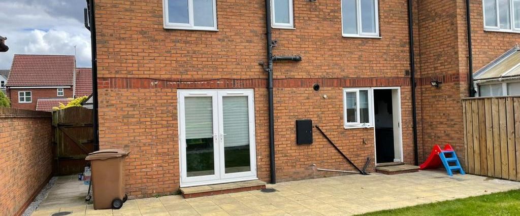 2 bedroom terraced house to rent - Photo 1