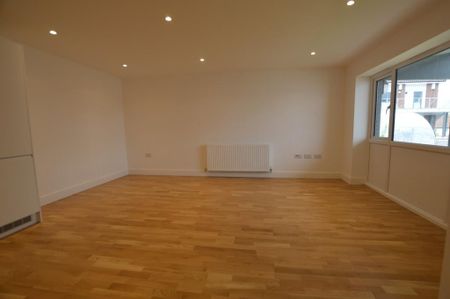 2 bedroom ground floor flat to rent - Photo 2