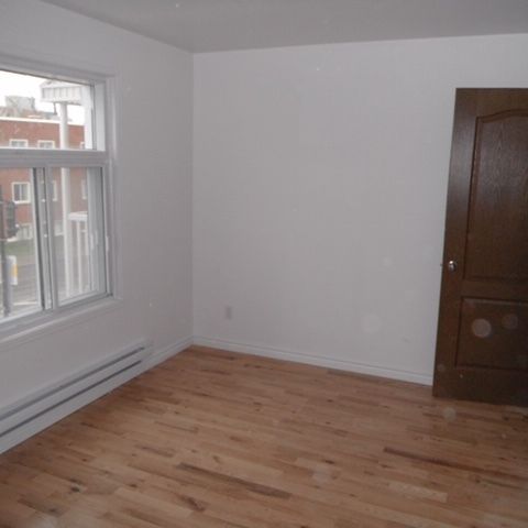 Grand 3 1/2 à 2 Minutes De Petite-Italie - Photo 1