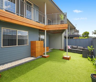 Three Bedroom Townhouse & Close to Amenities - Photo 6