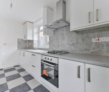 4 bedroom terraced house to rent - Photo 1