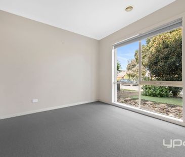 22 French Crescent, Caroline Springs - Photo 6