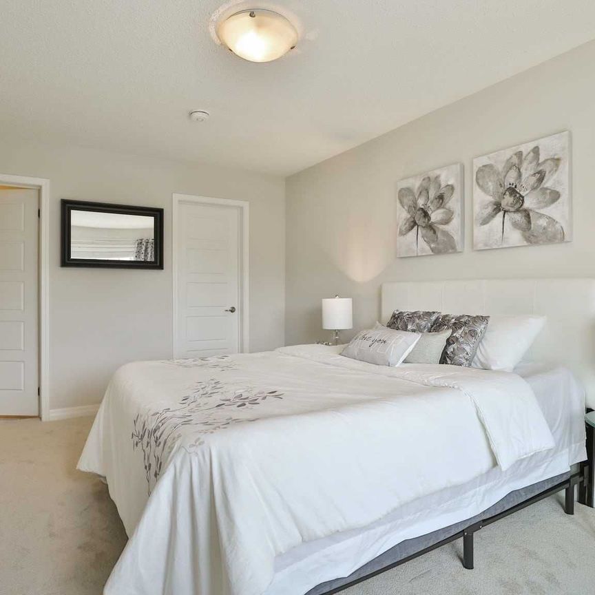 For Lease - 3089 Harbell Gate, Oakville, Ontario - Photo 1