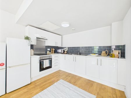 Room in a Shared Flat, Queensland Place, L7 - Photo 2