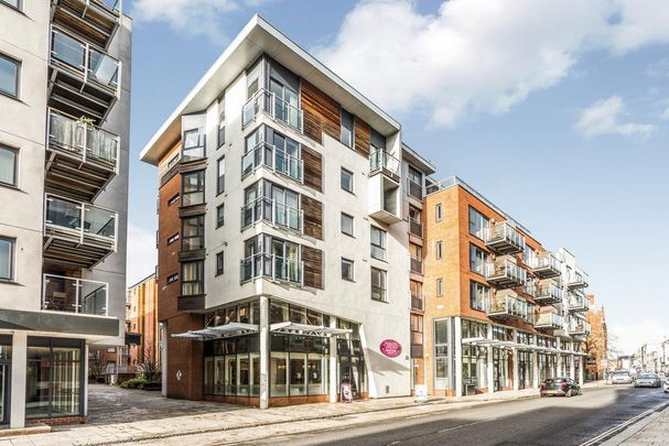 Flat to rent - Photo 1