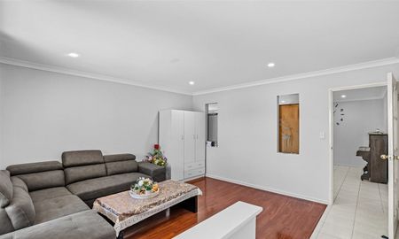 Family-Friendly Living with Everything at Your Doorstep in Bertram! - Photo 5