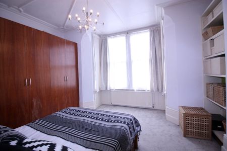 1 Bed Flat, Vanbrugh Hill, SE3 - Photo 5