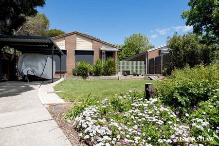 Renovated Three Bedroom Family Home - Photo 2