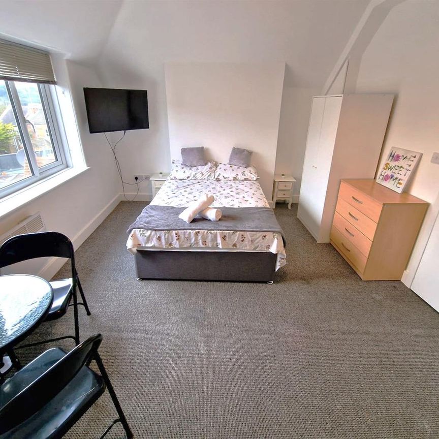 The Triangle, Bournemouth - Photo 1