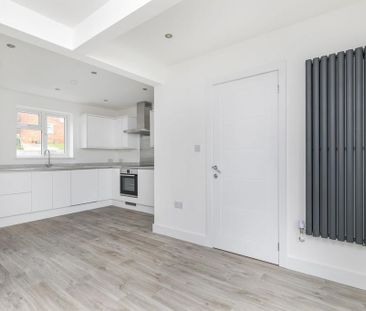 3 bedroom semi-detached house to rent - Photo 6